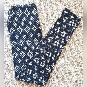LuLaRoe NWOT Black Pattern Leggings, One Size